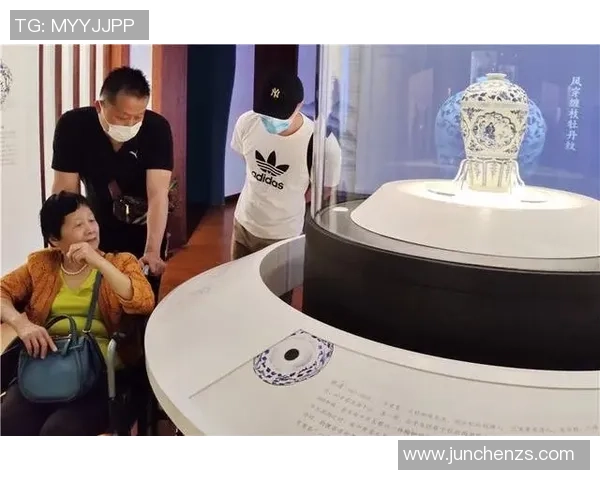 足球明星背影的艺术魅力与情感表达探讨